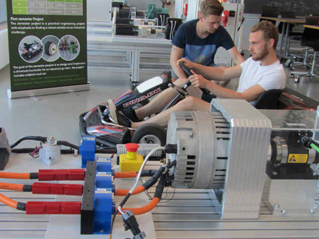 Students at SDU test the user electronics of the future and sustainable technologies