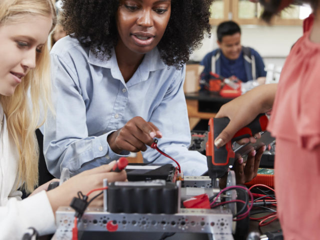 When female physicists work together