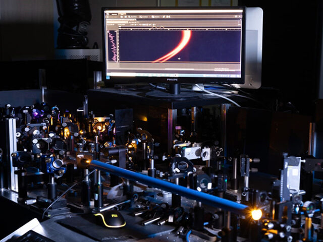 Quantum tunnelling of electrons in bidimensional materials for logic gates of future optical computers