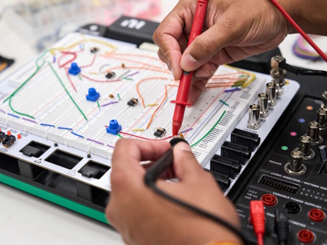 All-in-one engineering laboratory for academic applications