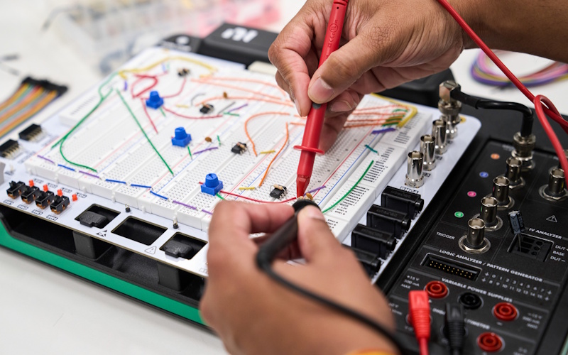 All-in-one engineering laboratory for academic applications
