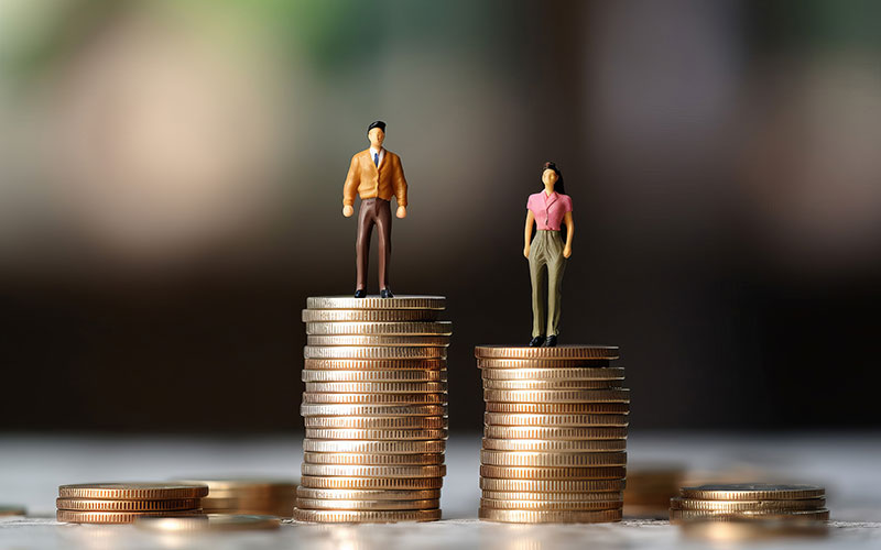 Gender pay gap hits graduates from day one
